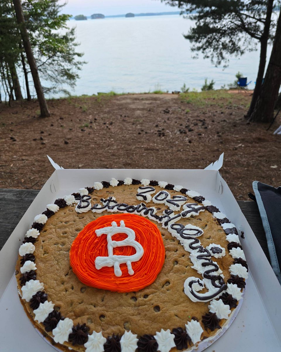 QuantumBeckett's tweet photo. 2024 #Bitcoin Halving Campout with @Gr8AmCookies https://t.co/s8WpiQ3WGE