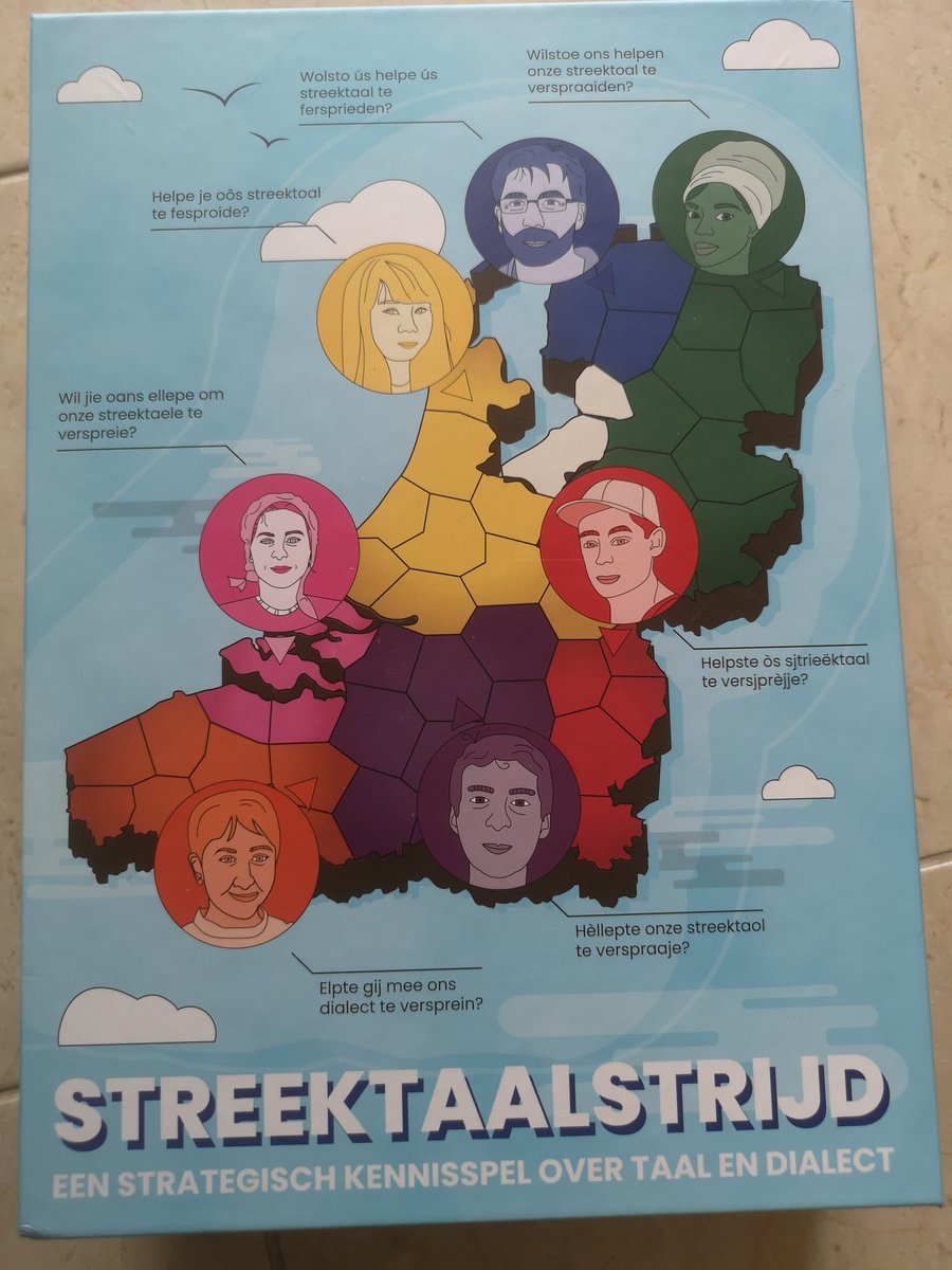 Gister een warm pleidooi gehoord van Daniël Lohues voor het Nedersaksisch, vandaag het spel Streektaalstrijd in de bus. 😊
'Wil jie oans ellepe om onze streektaele te verspreie?'
Koop dan het spel bij de Rijksuniversiteit Groningen.