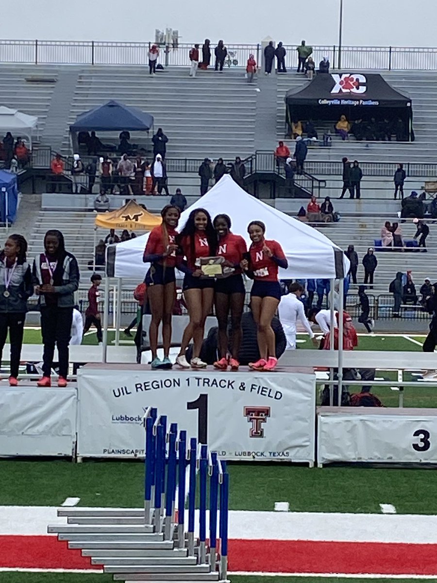 🏆4x200 REGION CHAMPS!!!🏆

Headed to state!!!