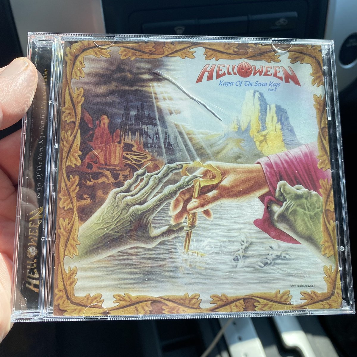 Shifting gears to get in the power metal mood for tonight with a stone cold classic. Helloween - Keeper of the Seven Keys, Part II (1988) 🇩🇪 youtu.be/HzJXR5iQWDY?si…