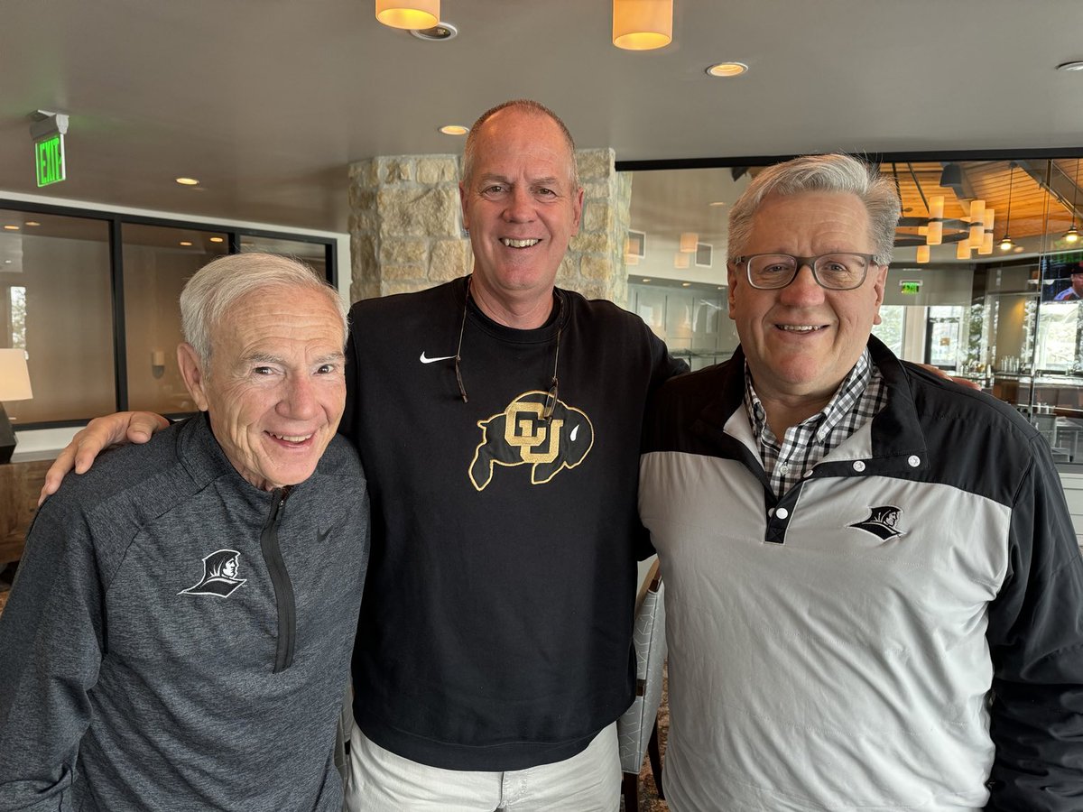Great having lunch with ⁦@CoachTadBoyle⁩ in Boulder. He loves ⁦@Englishscope24⁩ & ⁦@Nate_Tomlinson⁩ He helped me bring them to Friartown. So excited for Joe & Sugar Calabria to be honored tonight by Holy Family High School. Amazing Friars #gofriars