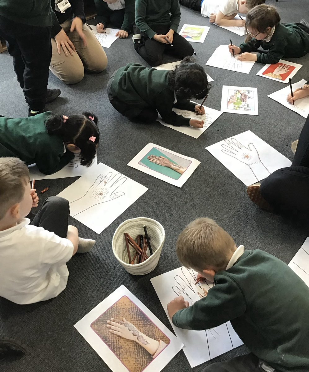 EYFS_BSA's tweet photo. This week in FS2 we celebrated Eid al-Fitr. We created intricate mehndi patterns and painted with fragrant spices! We also enjoyed tasting traditional foods. #shinebright @BrackensdaleS https://t.co/cPlwDiR02z