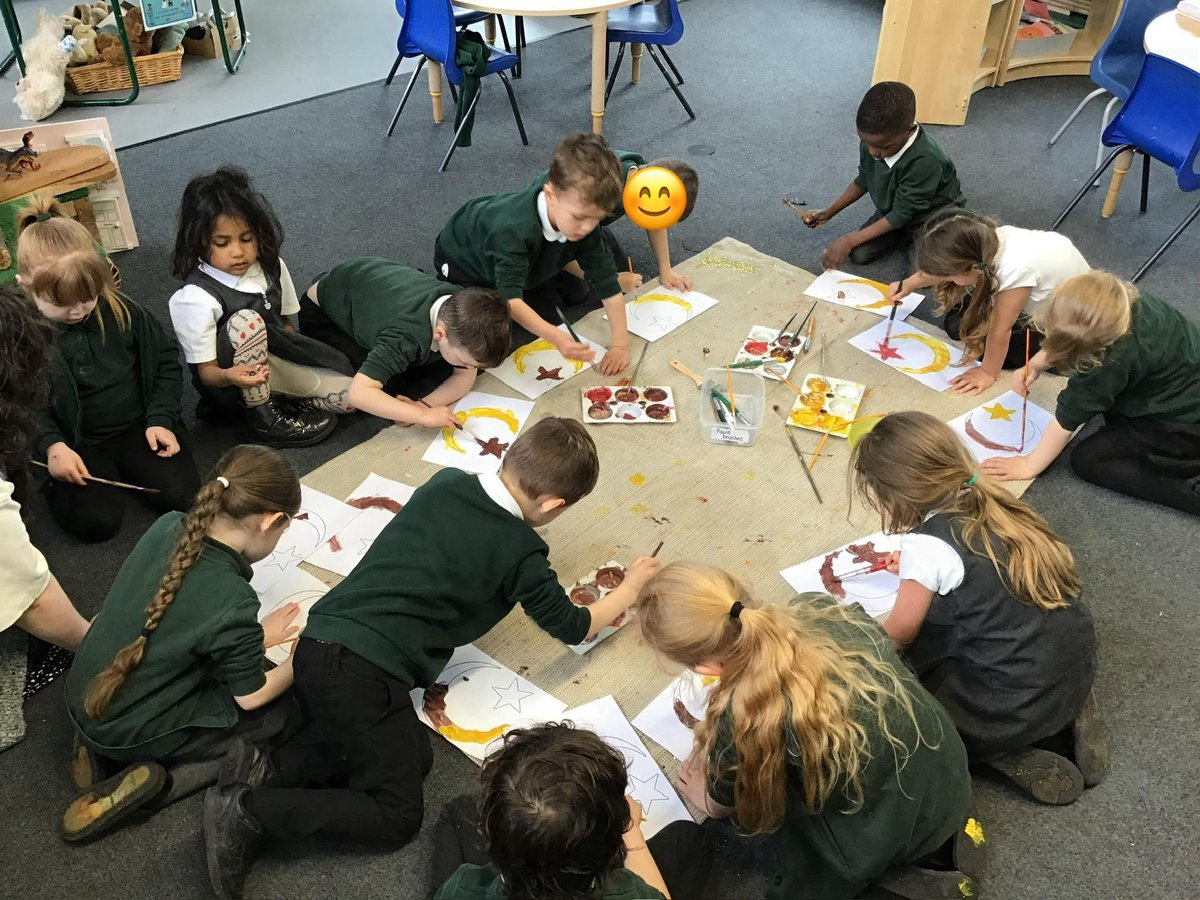 EYFS_BSA's tweet photo. This week in FS2 we celebrated Eid al-Fitr. We created intricate mehndi patterns and painted with fragrant spices! We also enjoyed tasting traditional foods. #shinebright @BrackensdaleS https://t.co/cPlwDiR02z