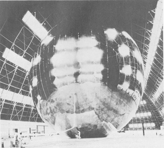 'Ground inflation test on Echo 1, the world’s first passive communications satellite.' 📷📖 gutenberg.org/files/57421/57… 👁‍🗨 @gutenberg_org