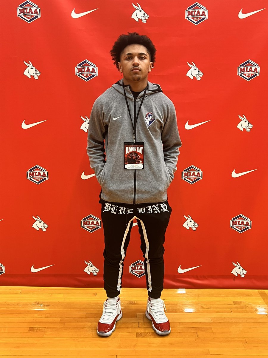 BrysonJohnson0's tweet photo. I Had a great visit at @UCMMULES @UCMFootballTeam I appreciate @H_HAWK for the opportunity to learn more about the school https://t.co/bYrgmrQ2Gx