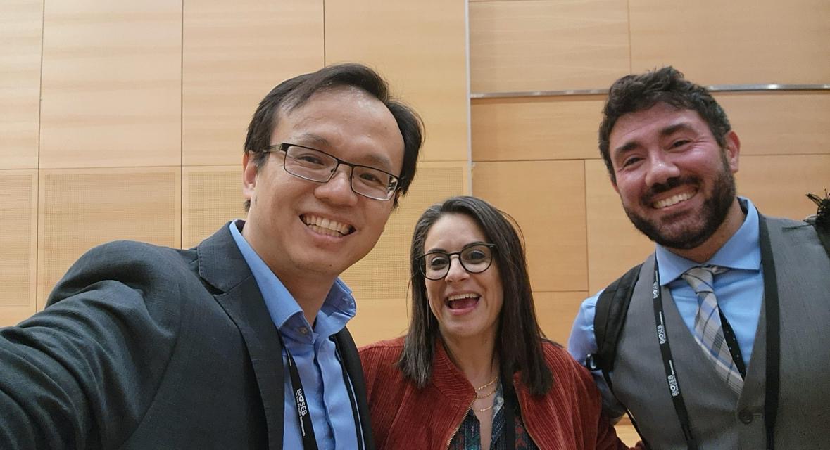 #OARSI2024: When <a href="/RockyTuan/">Rocky Tuan</a>'s team alumni get together after many years, it's like a family reunion.
<a href="/NIH_NIAMS/">NIAMS</a>, #CBOB was more than a place where we matured as researchers, but also a place where we created a scientific family.
<a href="/ThomasLoZito/">Thomas Lo Zito</a>, <a href="/DvirLab/">Dvir-Ginzberg Lab</a>