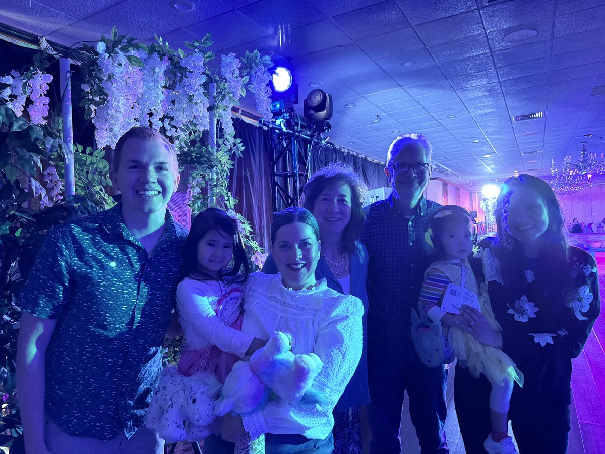 katiegweston's tweet photo. What an epic and immersive Mamma Mia experience this afternoon! Bravo @PHSFineArt and #EveryKnight who worked to put together an incredible performance 👏🏼👏🏼👏🏼 Even the littlest Knights loved every moment 🤩 @KnightsofPHS https://t.co/hv3qoEI2Ft