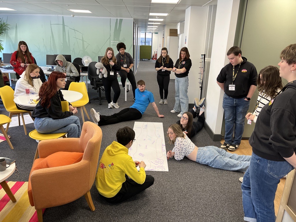 YoungScot's tweet photo. What an incredible day! ❤️
Young people from Orkney, Hawick &amp; Perth have been working on tackling youth loneliness in their local community as part of our work w/ @Coop_Foundation 🙋
They met together for the first time at @YoungScot HQ today to celebrate their successes! 🎉 https://t.co/ydrslLPsPf