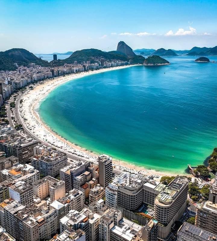 Amanhã é dia de ir à praia! Não falte! Vai de amarelo! Pela nossa Liberdade, de nossos filhos e netos! Às 10h , em Copacabana! 🇧🇷