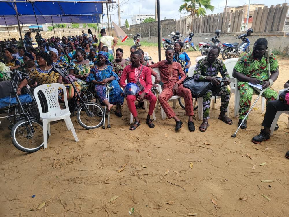 RflrtbBenin's tweet photo. La DDASM-LITTORAL et le Projet SWEDD ont, avec les centres de Promotion Sociale, organisé une séance de sensibilisation dans le 3ème arrondissement le 17/04/2024 dont le but était d'informer la population les réformes de la Loi N° 2021-12 DU 20 DECEMBRE 2021. https://t.co/n3KaEpJ4zq