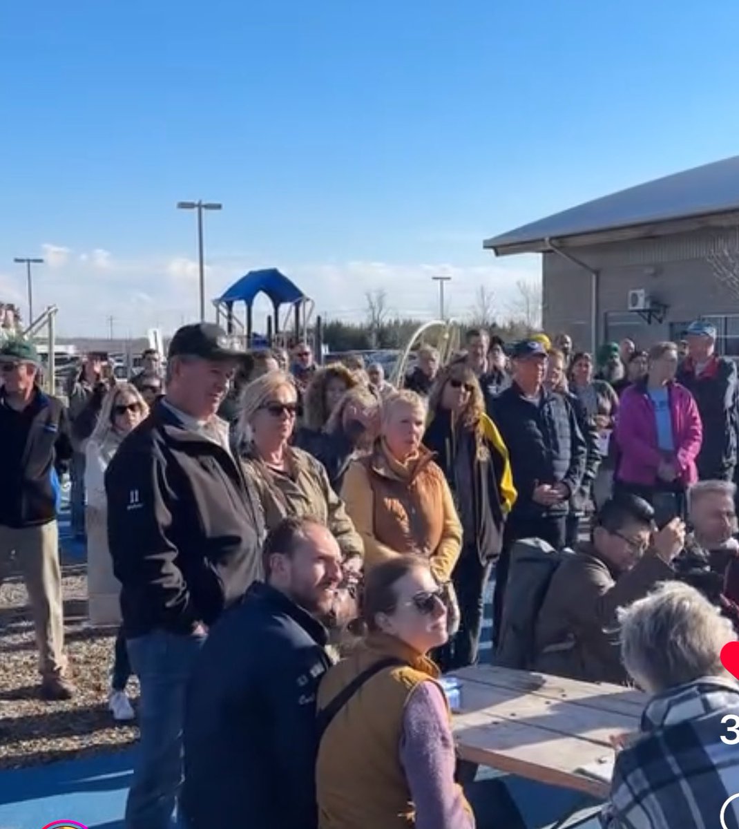 HUGE turnout at Official Opposition leader’s Town hall. @MaritStiles met with folks inside + outside to hear their concerns & will hold the Premier to account as she did with the #Greenbelt. This movement is unstoppable. 💥She is the leader we need. #onpoli