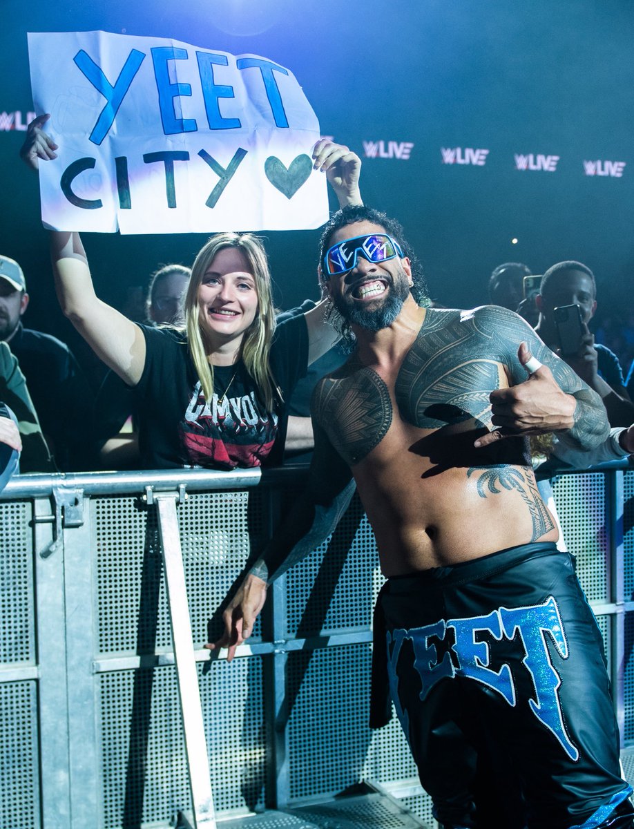TheJeyUsoSource's tweet photo. “yeet city” 💙 

📸 - @WWEUK https://t.co/m8vk1m06f6