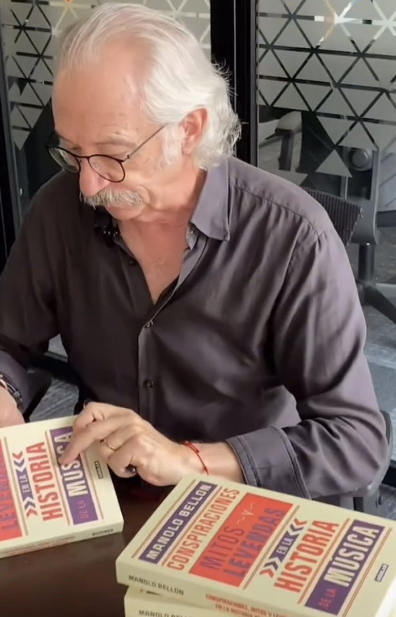 Una visita muy productiva a la Feria del Libro de Bogotá con lanzamientos de libros de <a href="/andresmunoz0310/">Andrés Muñoz </a> y @lisandrorengifo2  y en compañía de grandes amigos y maestros como @estewilquesada.
Solo faltó la firma de otro maestro @manolobellon