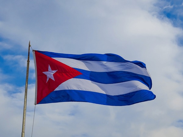 El mejor Día de #Cuba en EEUU será aquel en que la Casa Blanca  escuche el llamado de ambos pueblos, de la mayoría de los cubanos residentes en el exterior y la comunidad internacional y se ponga fin al bloqueo y todas las medidas de cerco y abuso contra el pueblo cubano.
