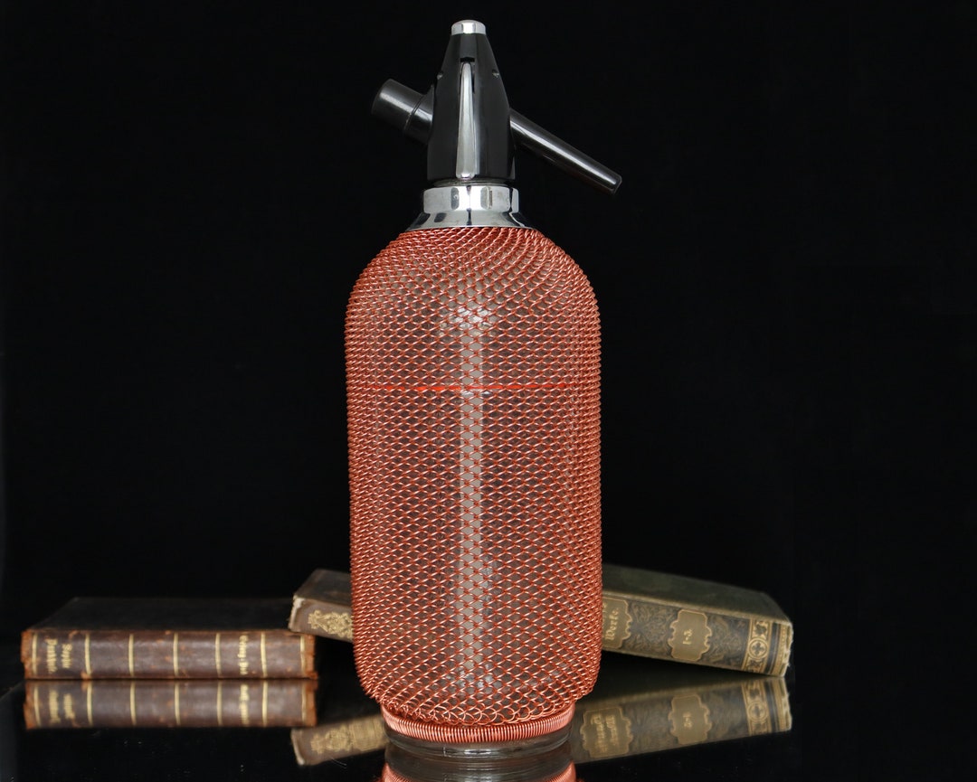 Large SODA SIPHON - Seltzer Bottle with Copper Wire Mesh Decor by ArmoireAncienne dlvr.it/T5nHnr #vintagebarware #luxuryhome #vintagegifts