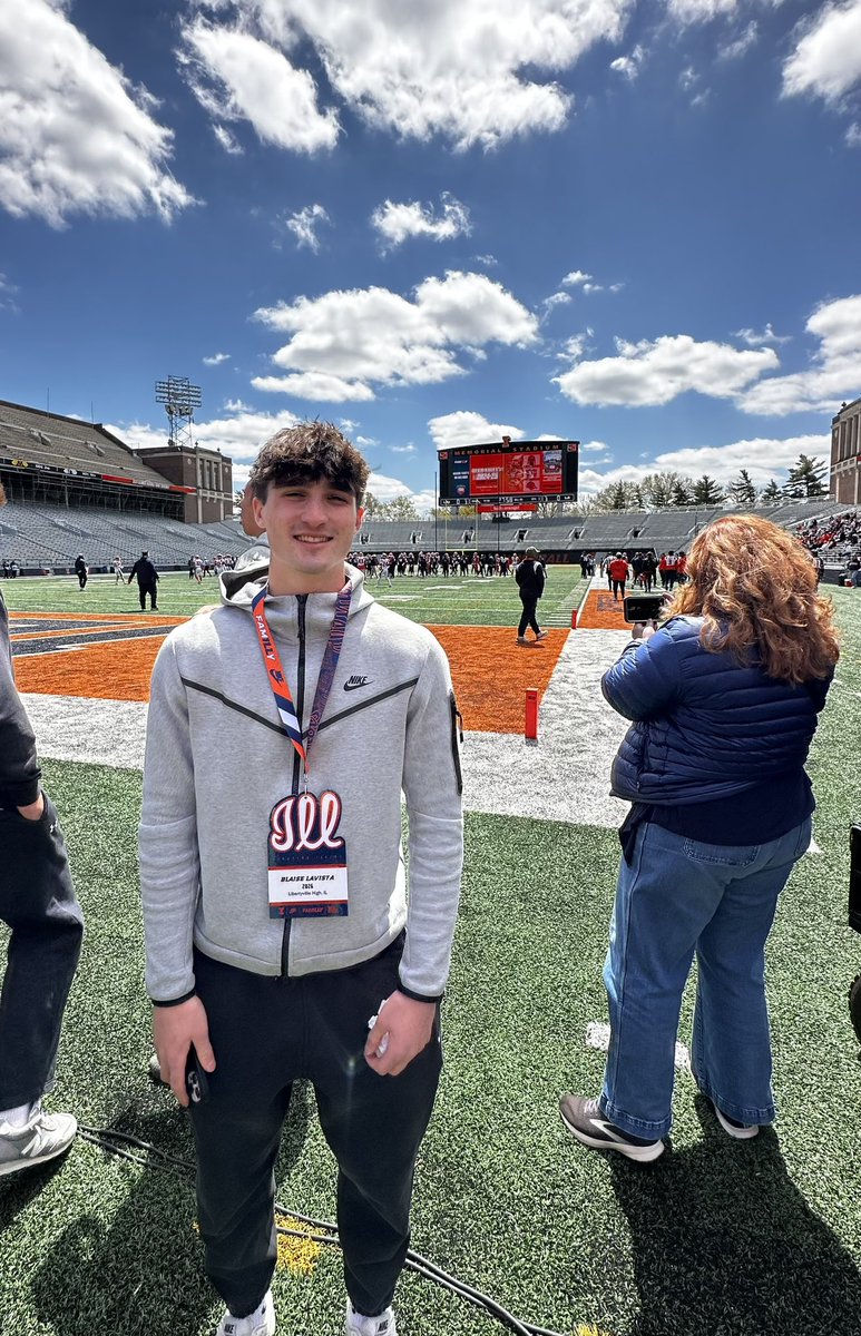 BlaiseLavista's tweet photo. Had a great time at @IlliniFootball spring game w/@BateskyMyles.
Thank you for the invite @Coach_BMiller. Can't wait to be back down!
@DreBrownILL @coachPatRyan @jon_proto @CoachEmbleton 
@LeeperDrake @coachjstepp 
@Recruit2Illini 
@LHSWildcatsFB @EDGYTIM
@CoachDShack @DeepDishFB https://t.co/BLJRJi7X5b