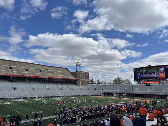 BlaiseLavista's tweet photo. Had a great time at @IlliniFootball spring game w/@BateskyMyles.
Thank you for the invite @Coach_BMiller. Can't wait to be back down!
@DreBrownILL @coachPatRyan @jon_proto @CoachEmbleton 
@LeeperDrake @coachjstepp 
@Recruit2Illini 
@LHSWildcatsFB @EDGYTIM
@CoachDShack @DeepDishFB https://t.co/BLJRJi7X5b