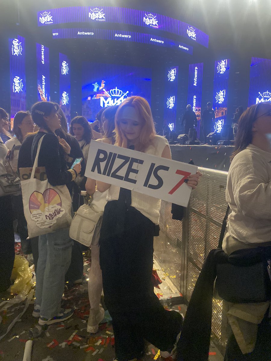 señorita margarita🍓 will see etume tweet media