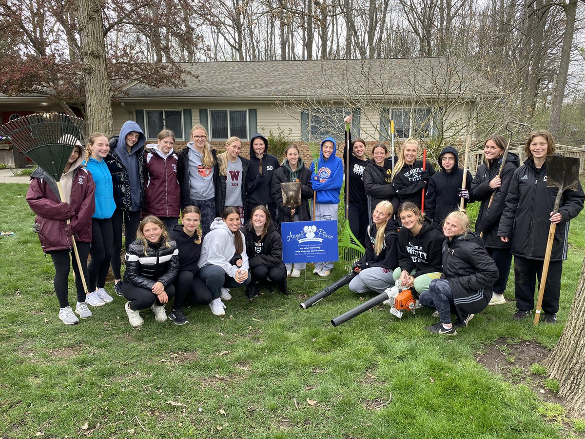 Seaholm Women’s Fútbol annual community service event today. The ladies provided spring cleaning today at a local Angles Place location.