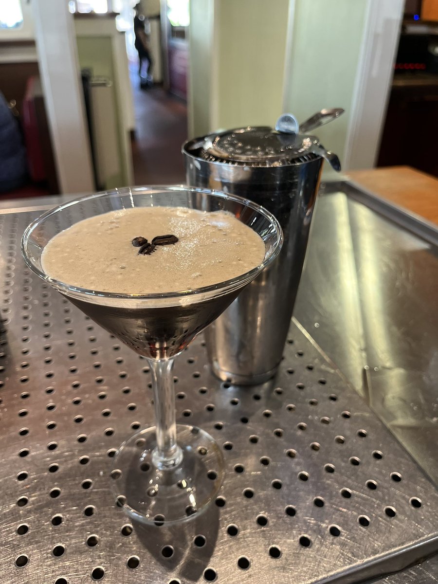 New espresso martini! We’re in love! Wake up ChiliHeads 🤤😍☕️🍸 

#chilislove #espressomartini