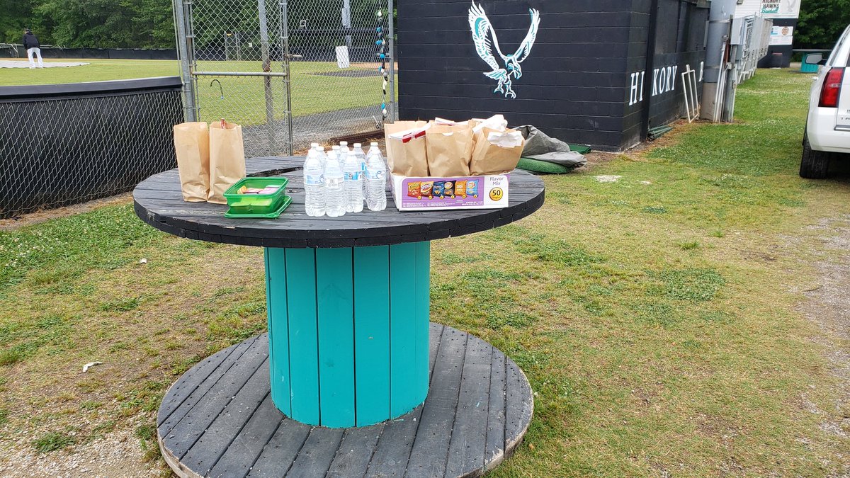 MaryBethLoper's tweet photo. @MollyMo32 10+ years ago, our hs coach decided that these kids are in fact very hungry by game time. We collected money at the beginning of the season (about $5 per game) and a group of moms take turns on game day bringing a brown bag of food to school. Boys pick it up on way to dugout/bus. https://t.co/ZRmrNsgjPR