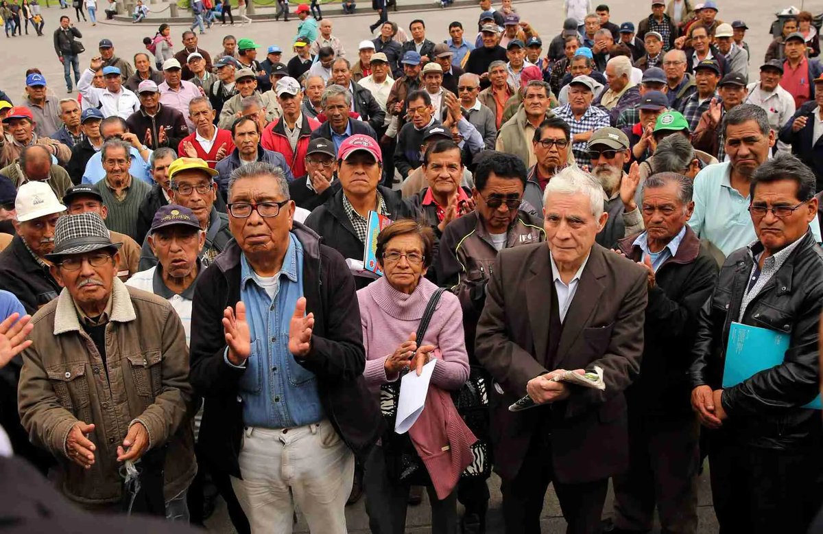 El Congreso decidió retirar en favor de los ancianos pobres S/.20 mil de las AFP (del malvado banquero Dionisio Romero y otros). Es la izquierda (PL, etc), los movimientos progresistas(Podemos, etc.) y la gran burguesía provinciana, los que tuvieron ese gesto democrático.