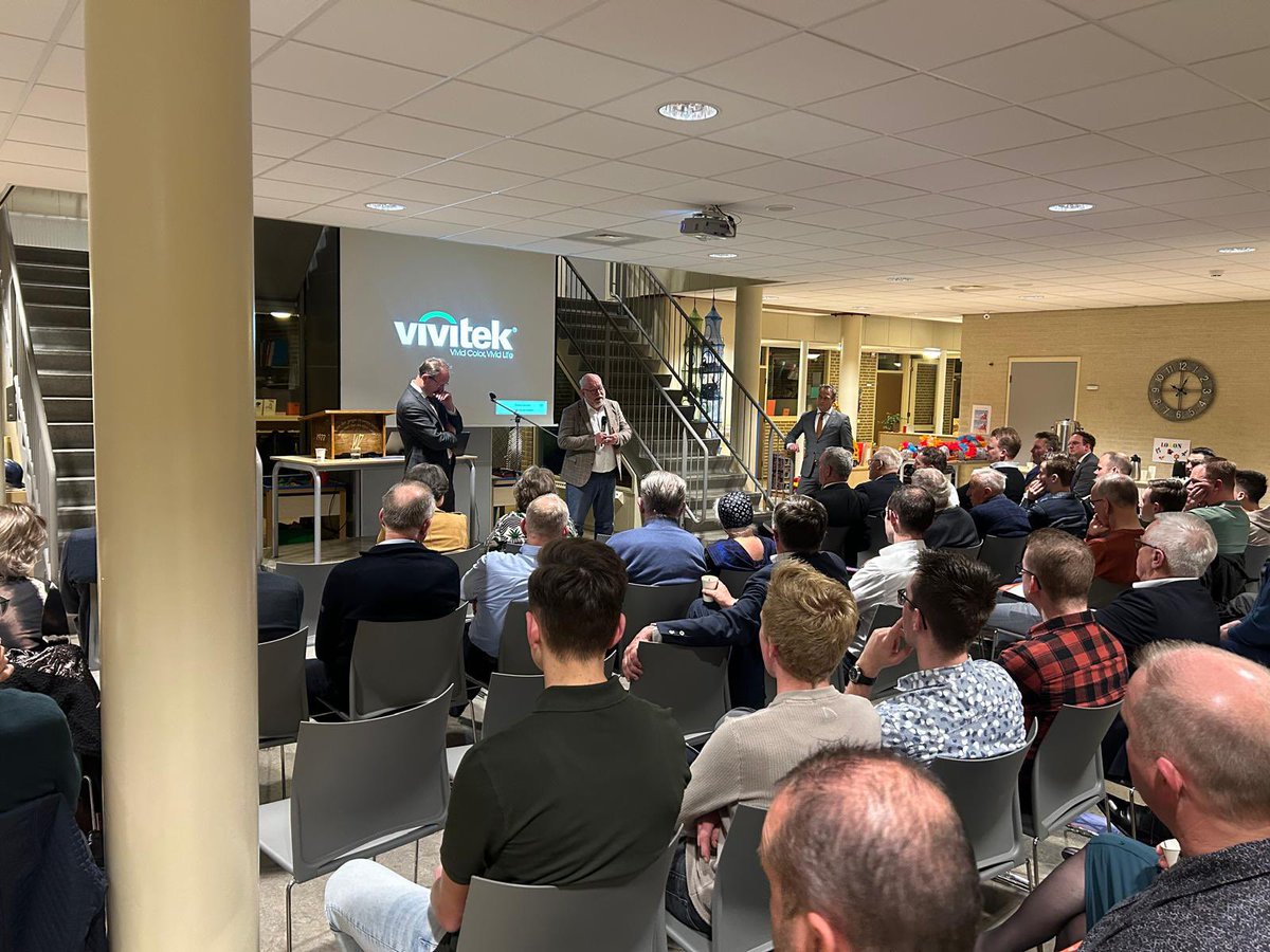 Volle zaal in Staphorst! SGP-verkiezingsbijeenkomst vrijdagavond over ‘Nederland, Israël en Europa’. Met o.a. aangrijpende bijdrage van Israelkenner @AJDiepenbroek over de gebeurtenissen op 7 oktober. Toelichting mogen geven op onze SGP-inzet voor Israël in het Europarlement.