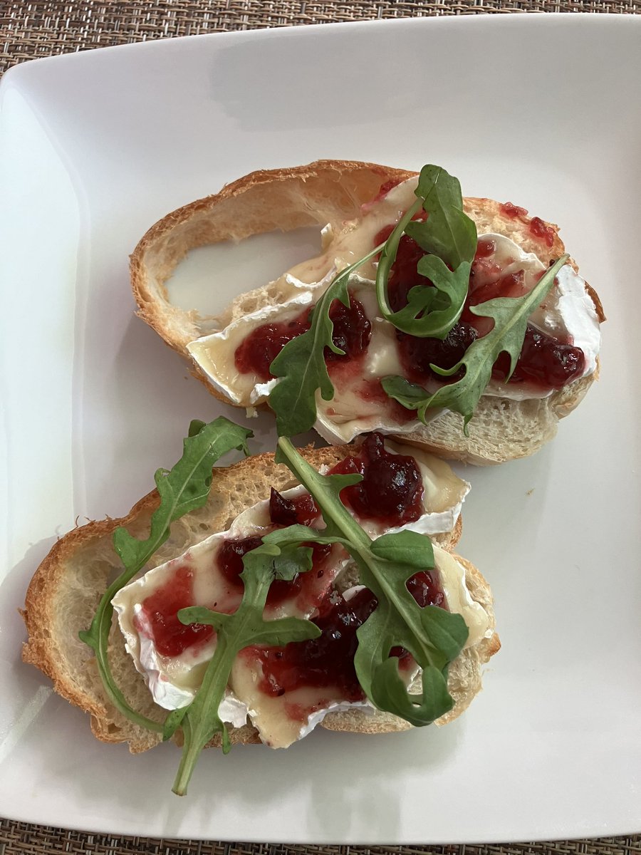 meep_bunny's tweet image. Meep is feeling REAL FANCY today! Brie on buttered Garlic toast with crannies and arugula! #fancy #food #quickbite