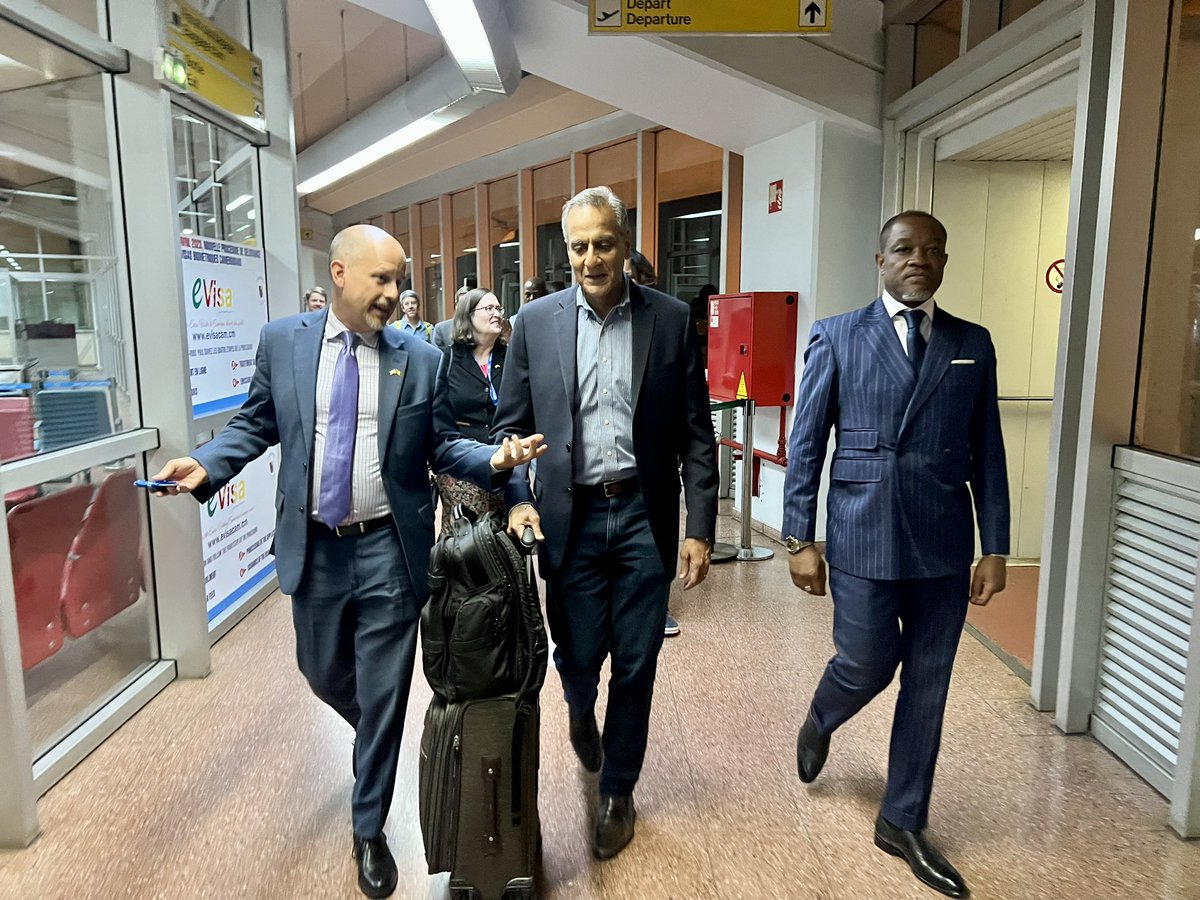 Bonsoir, Yaoundé! Excited to be in Cameroon to meet with counterparts, forge deeper bonds of friendship between the American and Cameroonian people, and try some delicious ndolé. #USinCMR <a href="/USEmbYaounde/">U.S. Embassy Yaounde</a>