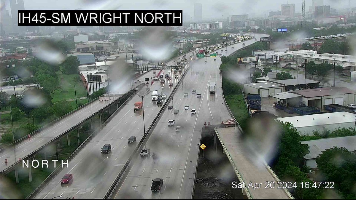 #SouthDallas: SB 45 @ SM Wright Fwy  a crash blocks the right lane - delays from I-30 @KRLD #KRLDTraffic #1080KRLD #trafficalert @TxDOTDallas