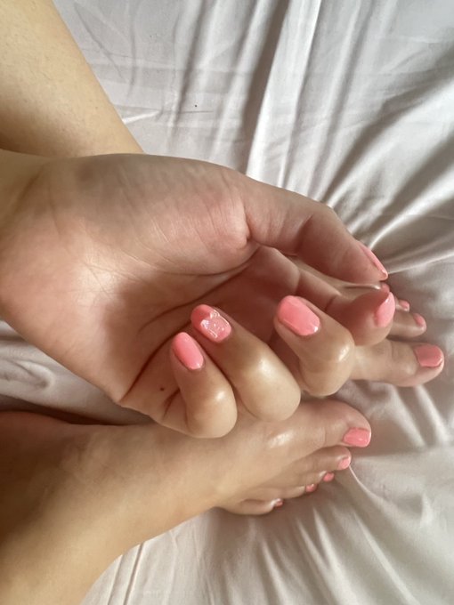 I got a butterfly on my nail 🥹❤️ https://t.co/hvGIyCHMc1