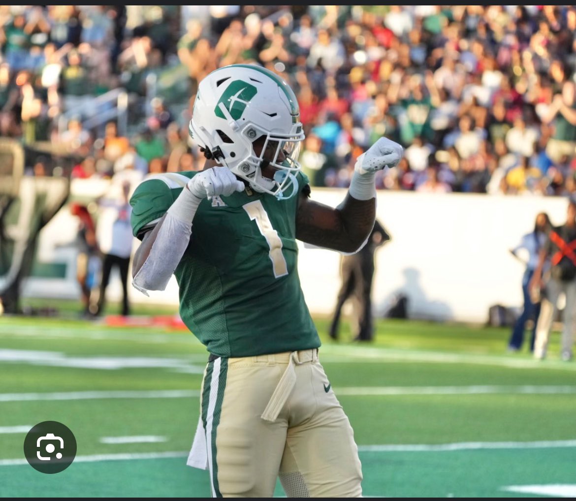 After a great conversation with @CoachTyGreen I am very Blessed and Thankful to be able to have had received an division 1 full ride scholarship to The University Of Charlotte @CharlotteFTBL @BiffPoggi @CoachChiVille @CoachLewis_shec @GoGreyhoundFB