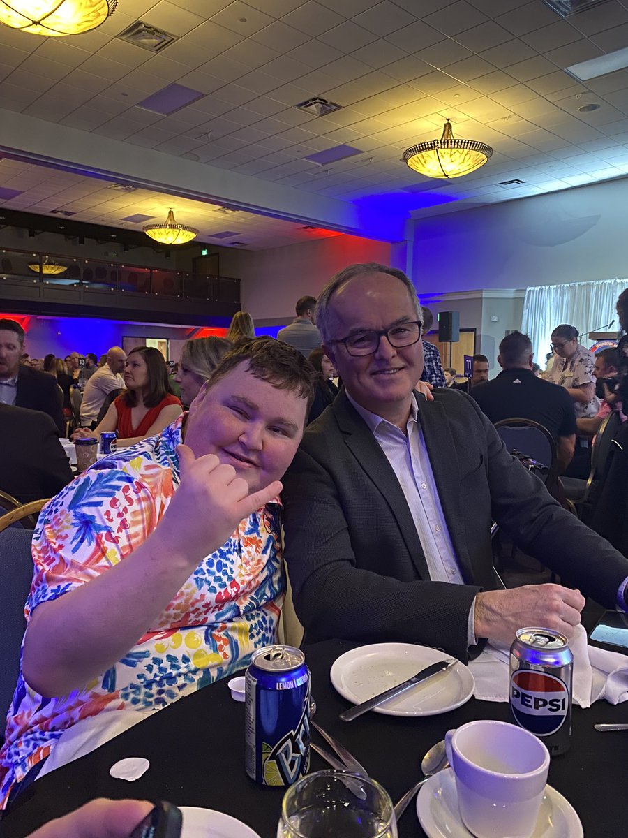 Legends find legends at the banquet!! <a href="/DJHLnews/">@djhlnews</a> 

#KAVY&amp;TIM #GOWINGSGO #FINALSBOUND!!!