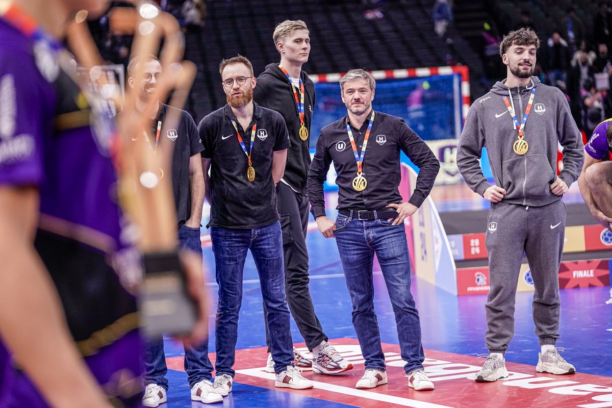 HBCNantes's tweet photo. 👏 Un immense bravo au coach, staff, et joueurs pour cette nouvelle performance. 

Vous avez été É-NOR-MES !

#UnMurVioletAbercy #HBCNPSG
