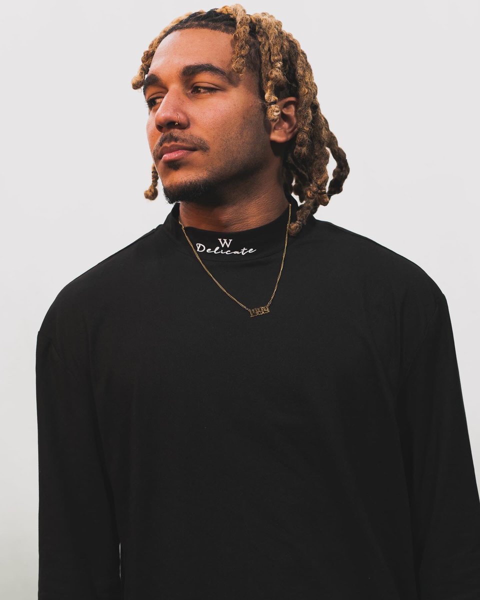 OfficalRStars's tweet photo. Dubs shining “bright” 🌟
•
•
•
Stream “SUPERNOVA” on all platforms right now! Follow @realstarsofficial for more! 
•
•
•
#realstars #boygroup #photoshoot #music #explorepage 
#dubsontop #realstarsdubs https://t.co/y5YCQEQdC9