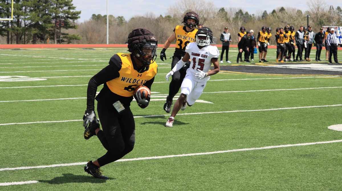 A few pics from today's @WayneStFootball vs. Chadron State spring football scrimmage today at Cunningham Field. #PlayforthePaw