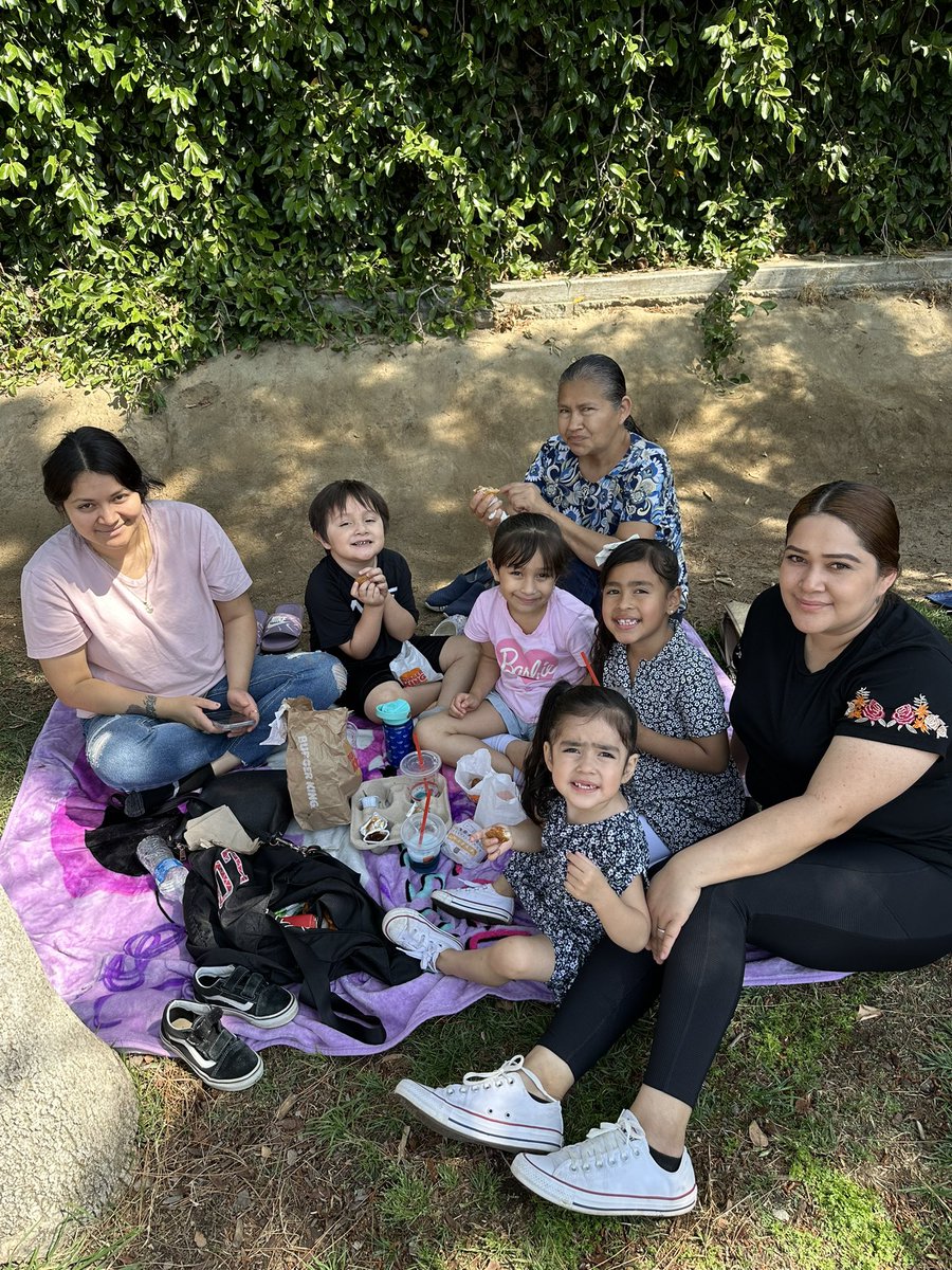 princpayne's tweet photo. Family Picnics at McAuliffe are the best!!   Such a loving community!! #WeArePBV #mcauliffeexplorers https://t.co/x3uWhnj0kv