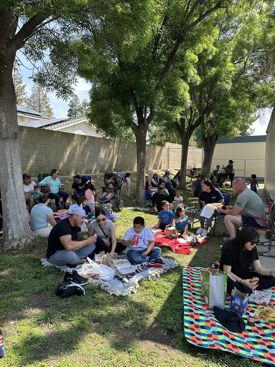 princpayne's tweet photo. Family Picnics at McAuliffe are the best!!   Such a loving community!! #WeArePBV #mcauliffeexplorers https://t.co/x3uWhnj0kv