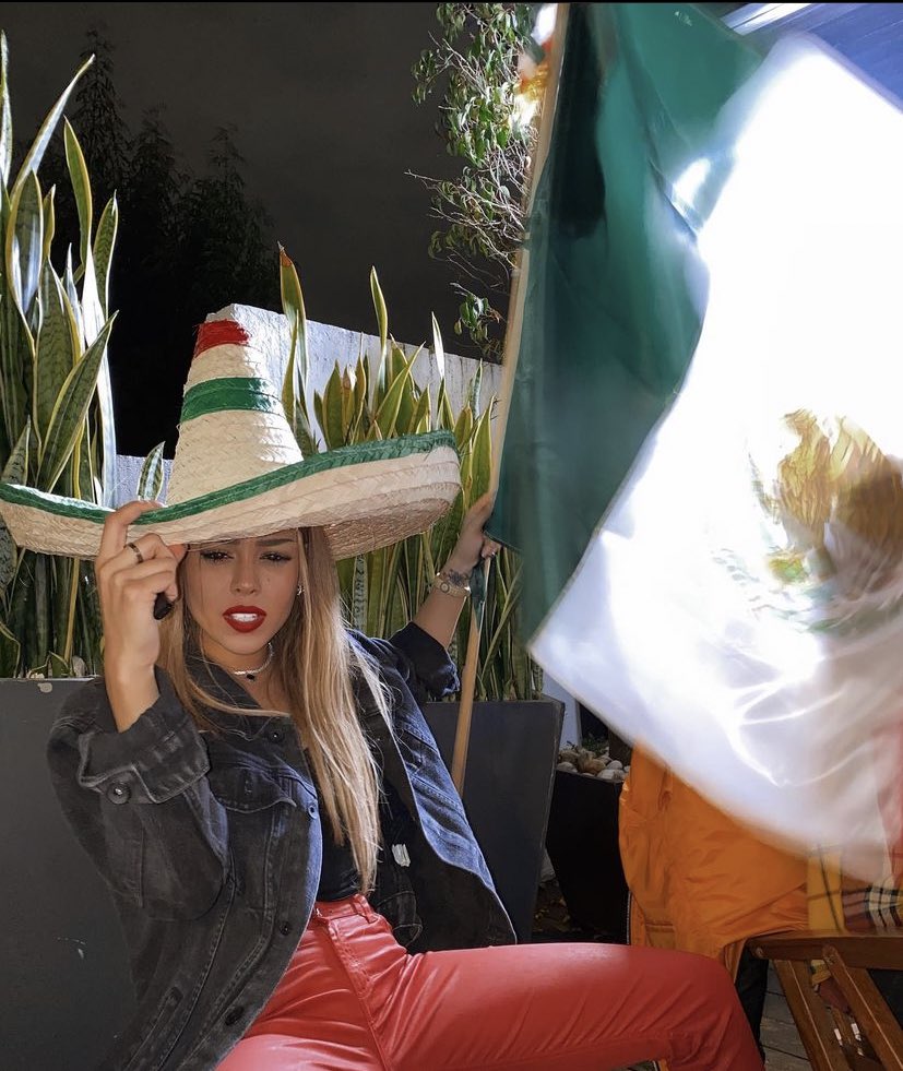 rafaphysical's tweet photo. Danna AMA y RESPETA a México. 

— abro hilo🧵 https://t.co/uUMbwA6pKI