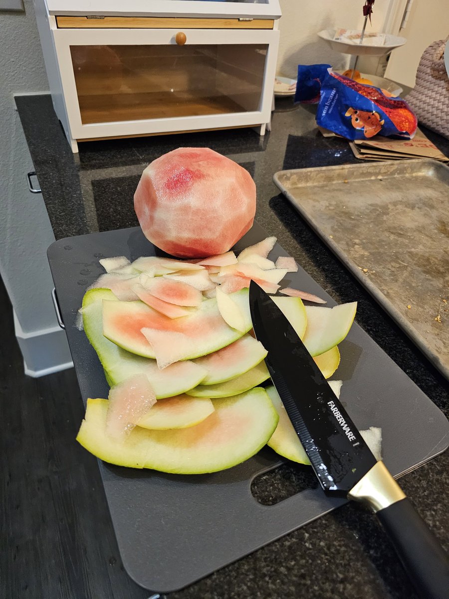 CombaXD's tweet image. Just went beast mode on this watermelon
