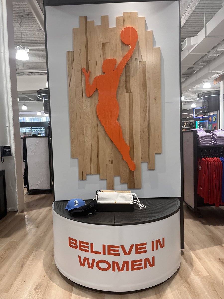 Loved seeing the @WNBA logo today @DICKS House of Sport in Boston. Disappointed they weren’t carrying any @nike @wbna merch, though! #womenssports #girlsinsports