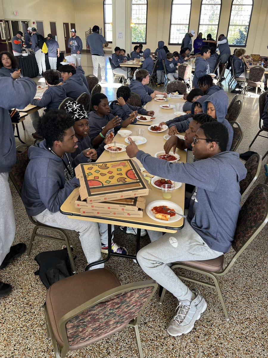 MunozFoundation's tweet photo. Shout out to our #AMFPartner @CassanosPizza for making our camper’s day with a pizza party for dinner! 🍕🥳

Thank you for helping us to make an #ImpactForEternity during #IFECamp! https://t.co/A9mk7tGtu2