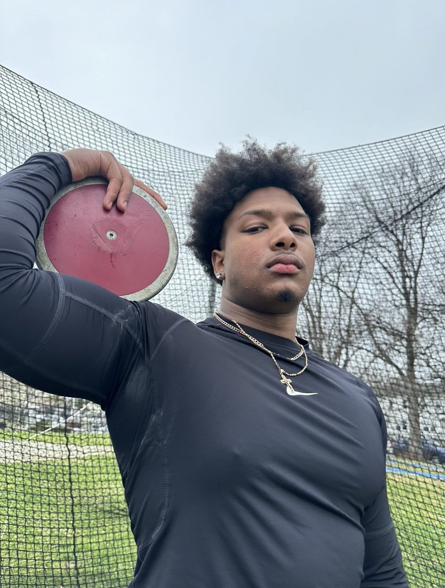Must read in Sports. This young man from Lawrence High has thrown the discus farther than anyone has ever thrown it before in high school in this area. Great story by @DWillisET.