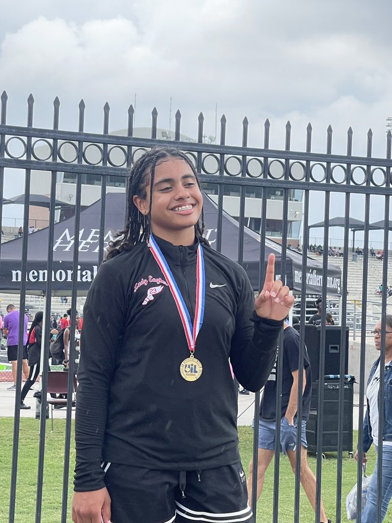 DISCUS STATE QUALIFIER! Regional Champion Jayden Kimble! #StateBound #theAway @HumbleISD_Ath @HumbleISD_AHS