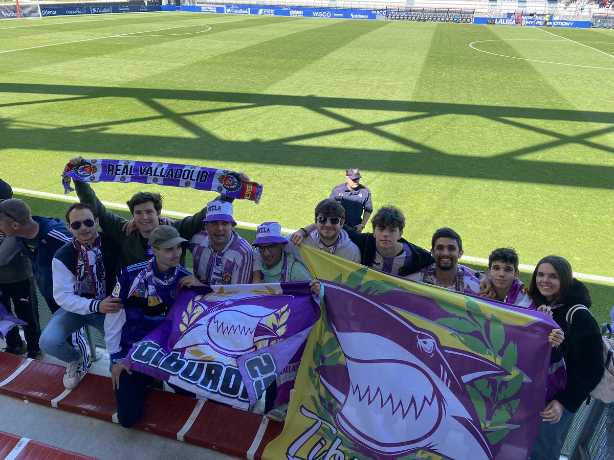 tdpisuerga's tweet photo. La union es fundamental para conseguirlo. Veteranos y jovenes. Un desplazamiento mas de esta gran familia y estos grandes amigos.

Gran animación junto con @valladolid1984 fundamental para conseguir que Zorrilla ruja como en los 90. 

 #6Finales @FondoNorte1928 @fdprvalladolid https://t.co/1XPcYedOXH