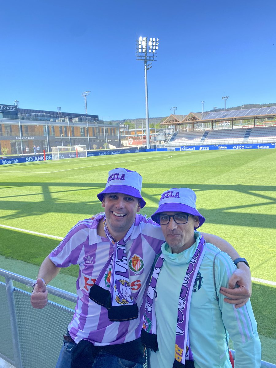 tdpisuerga's tweet photo. La union es fundamental para conseguirlo. Veteranos y jovenes. Un desplazamiento mas de esta gran familia y estos grandes amigos.

Gran animación junto con @valladolid1984 fundamental para conseguir que Zorrilla ruja como en los 90. 

 #6Finales @FondoNorte1928 @fdprvalladolid https://t.co/1XPcYedOXH