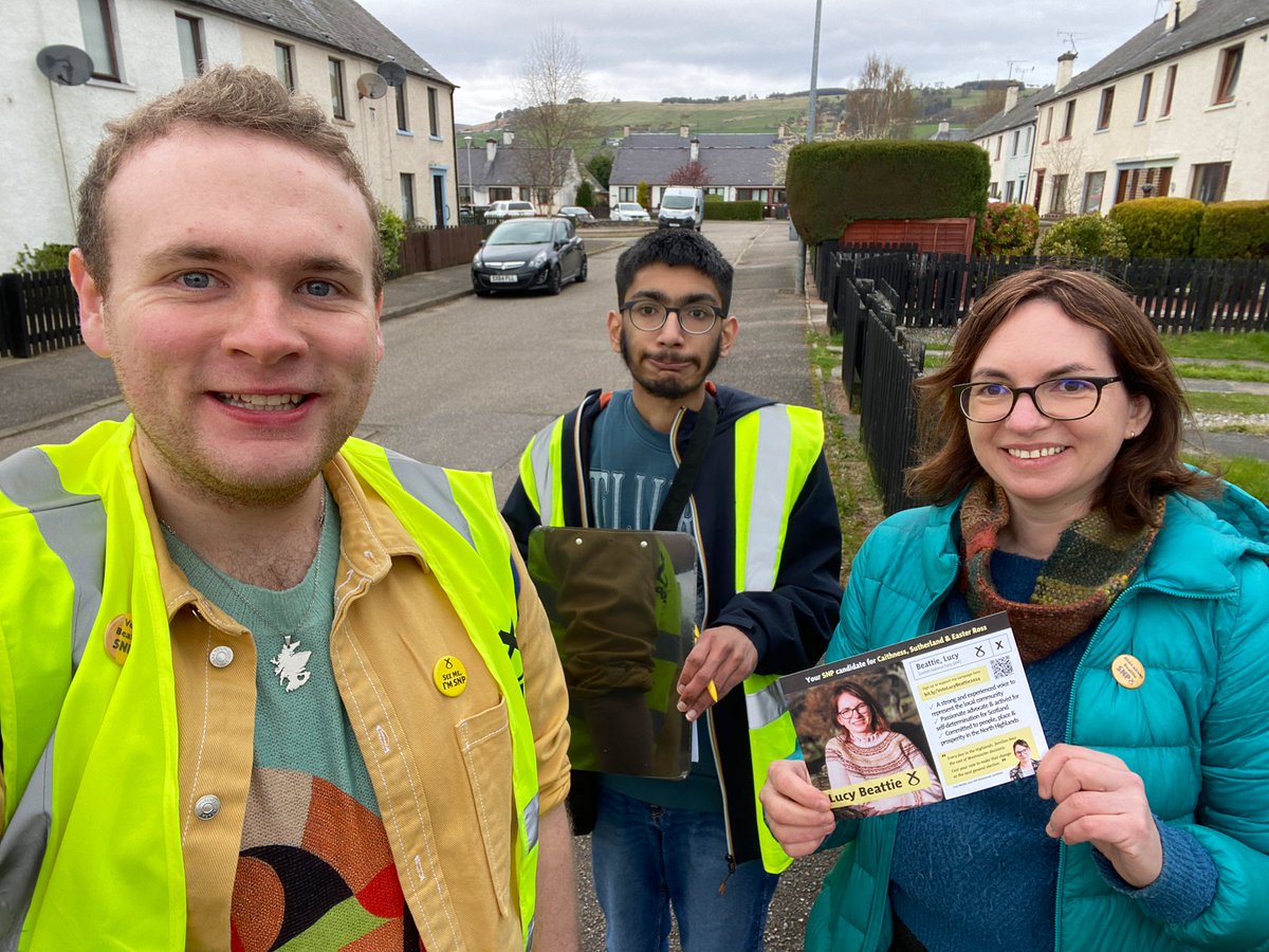 StevenC797's tweet photo. Out canvassing this afternoon in Dingwall alongside @liusaidhbeattie!
Really happy with the levels of support for both @theSNP & Scottish independence that we found; and certainly after spending time chatting with Lucy, I know sheβll make a fantastic MP π #ActiveSNP #ActiveYSI https://t.co/XyM8ldJQ9q