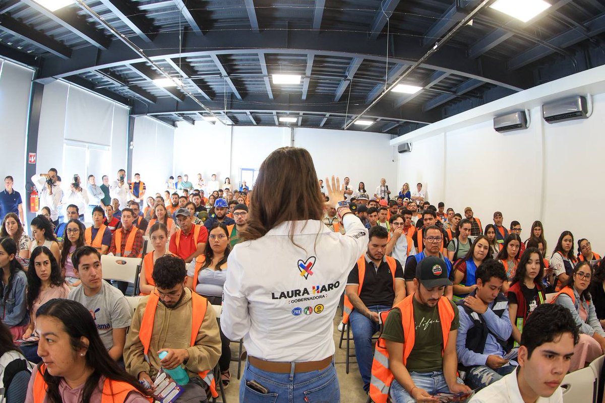 Con alineación completa, iniciamos nuestras actividades este fin de semana en la empresa EcoHome en Zapotlanejo.

Dimos a conocer nuestras las propuestas con las que les haremos frente a las crisis que estamos viviendo en salud, educación y seguridad. Estos gobiernos no quieren