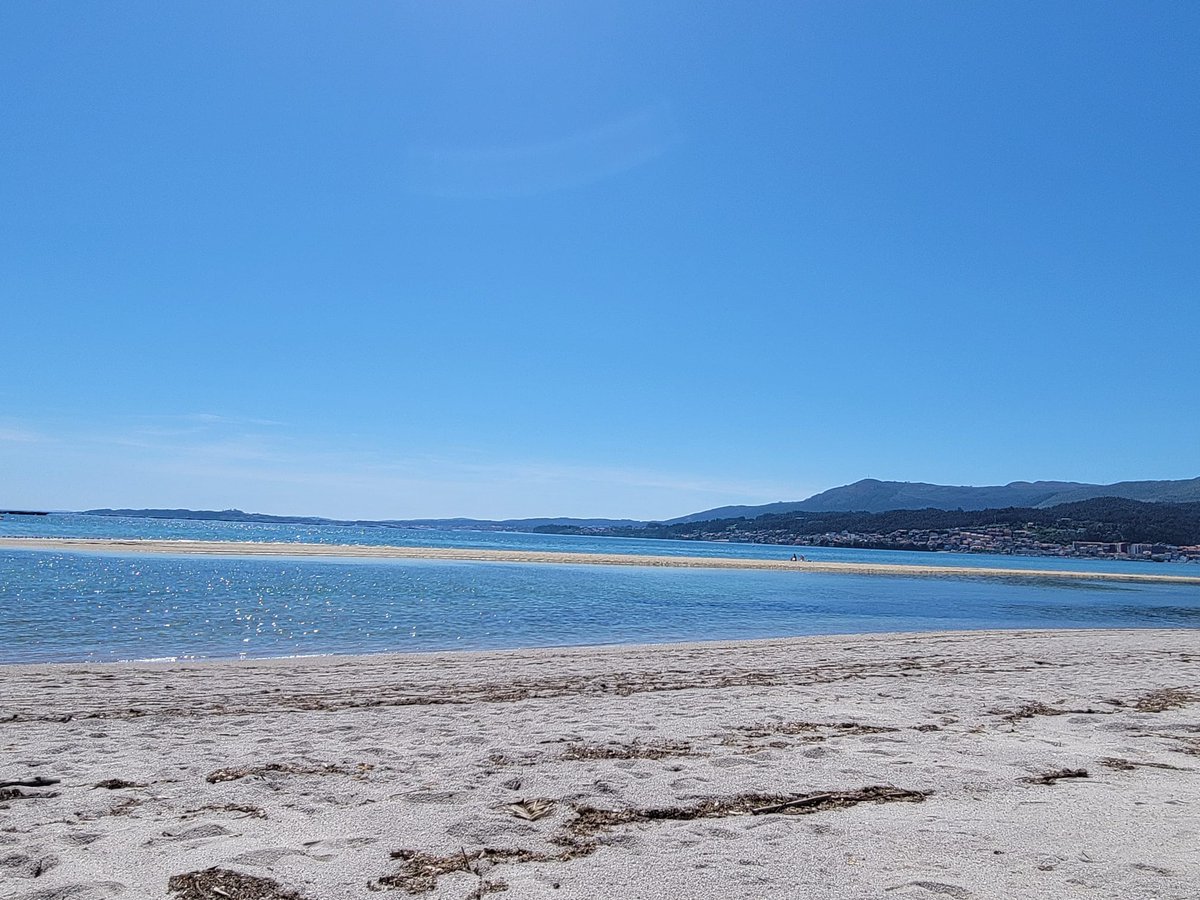 MeteoGalicia's tweet image. As vosas fotos: Iván desde #Boiro e Sofía desde #Bueu móstrannos este ceo tan azul que tivemos hoxe en #Galicia. Grazas!!

☀️Mañá domingo sen cambios, teremos un día moi semellante ao de hoxe.