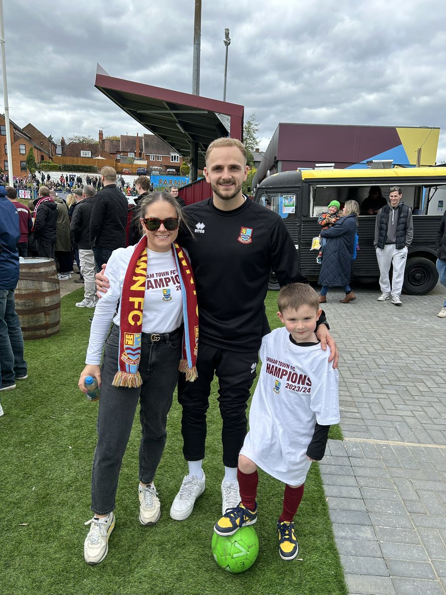 Champions day <a href="/FarnhamTownFC/">Farnham Town FC</a> great being a part of this club ⚽️✨ <a href="/CatchResource/">Catch Resource Management</a>